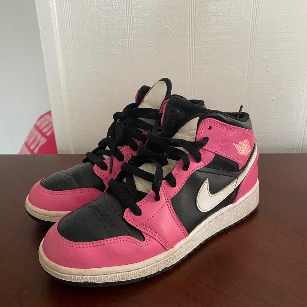Nike Kids Pink and Black Sneakers